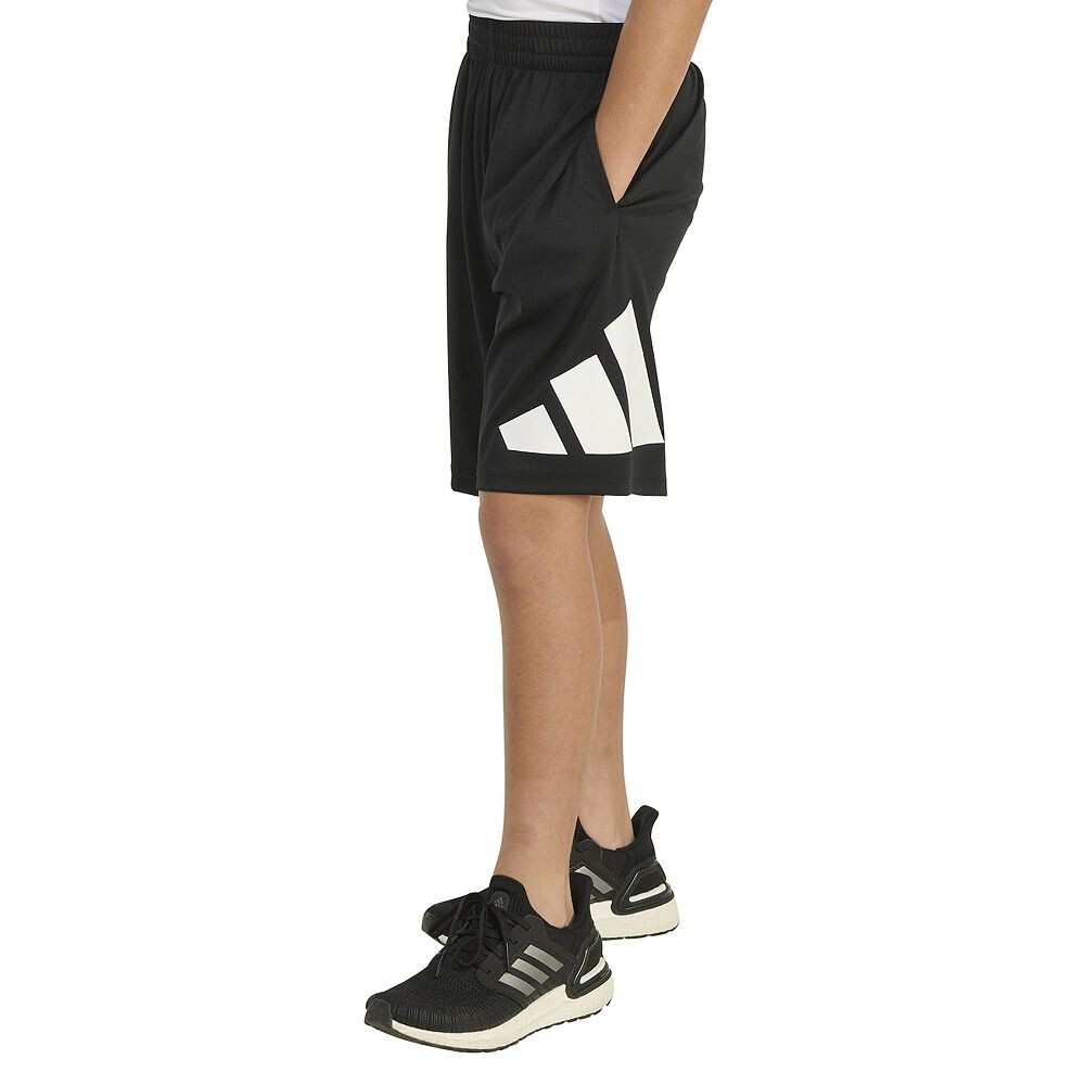 Шорты Adidas Essential Performance для мальчиков 8–20 лет в цвете Regular и Husky, черный
Шорты Adidas Essential Performance для мальчиков 8–20 лет в цвете Regular и Husky, черный