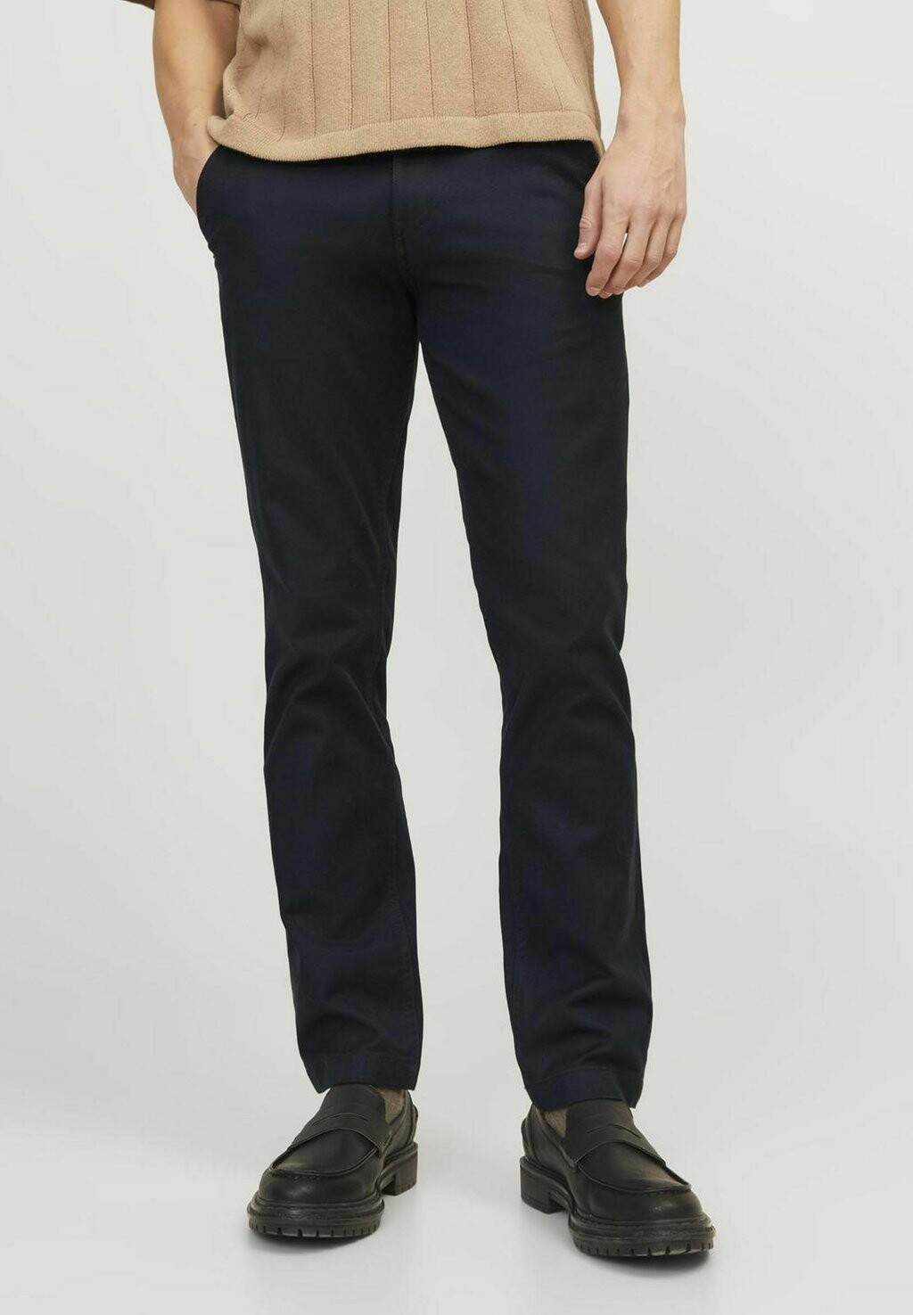 Чино MIT REGULAR FIT Jack & Jones, цвет black
Чино MIT REGULAR FIT Jack & Jones, цвет black