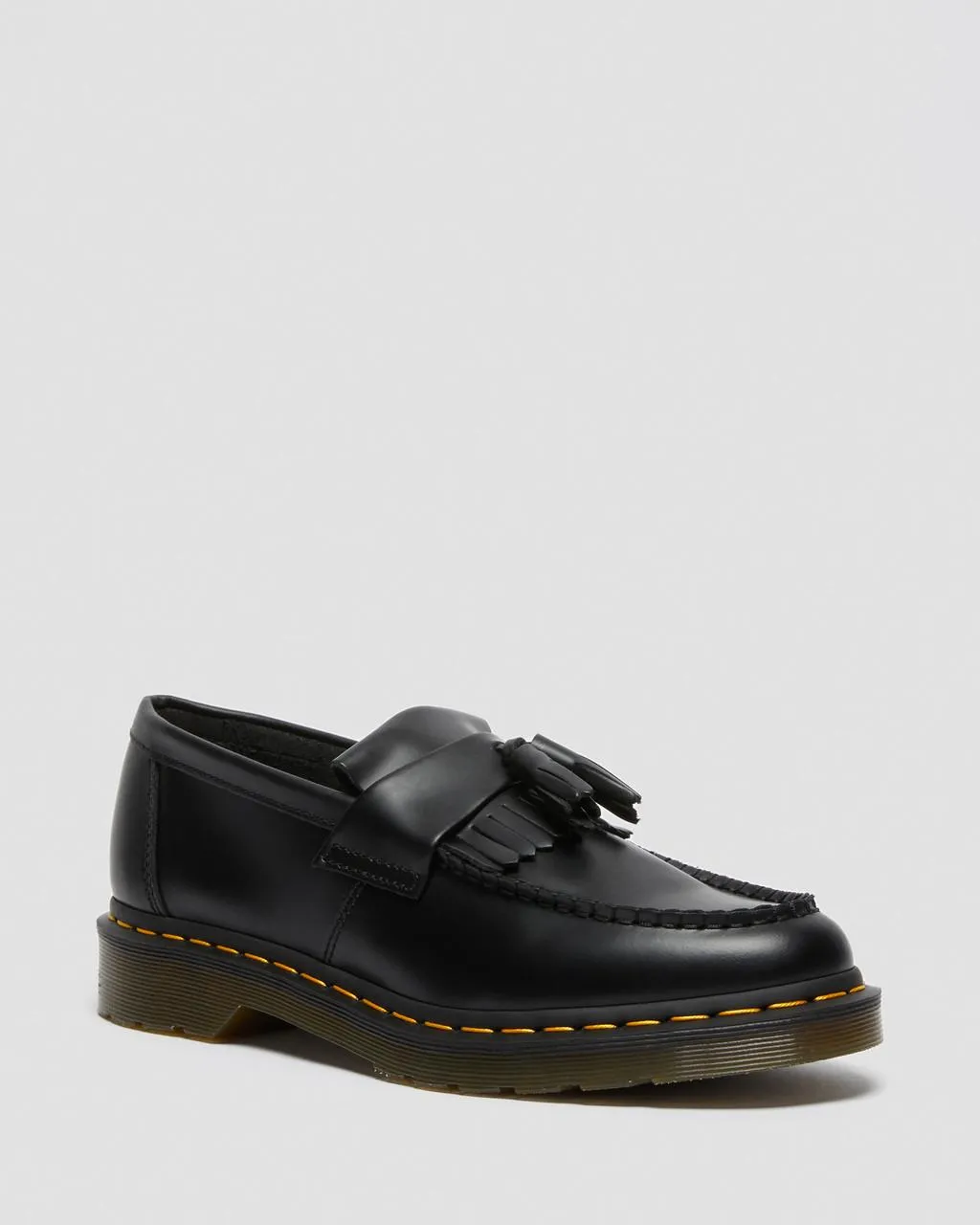 Dr. Martens Adrian Желтые кожаные лоферы с кисточками, цвет Black — Smooth Leather
Dr. Martens Adrian Желтые кожаные лоферы с кисточками, цвет Black — Smooth Leather