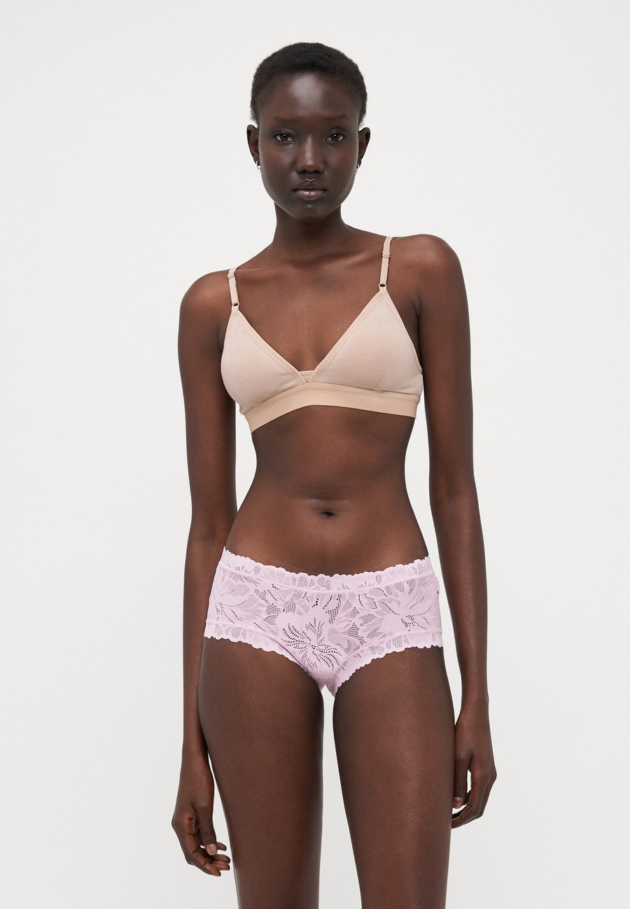 Трусы Lindex BLENDA 3 PACK, Light Dusty Pink/Mint/Black/Light Blue
Трусы Lindex BLENDA 3 PACK, Light Dusty Pink/Mint/Black/Light Blue