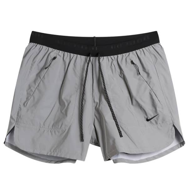 Светоотражающие шорты Nike 4 дюйма, 2 в 1 Nike Running, черный & reflective серебро
Светоотражающие шорты Nike 4 дюйма, 2 в 1 Nike Running, черный & reflective серебро