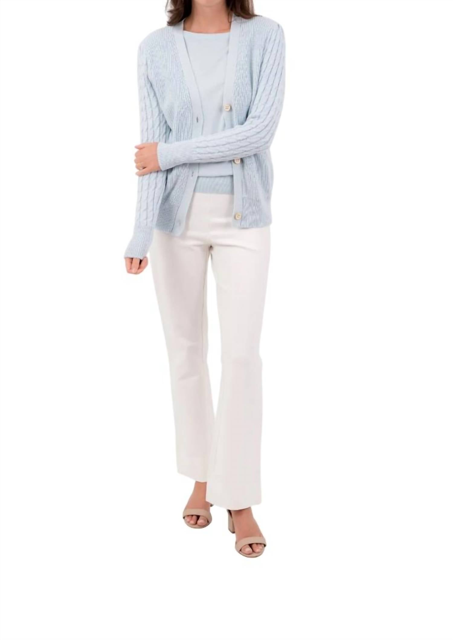 Изысканный кардиган в морозно-синем цвете Burgess Sweaters
Изысканный кардиган в морозно-синем цвете Burgess Sweaters