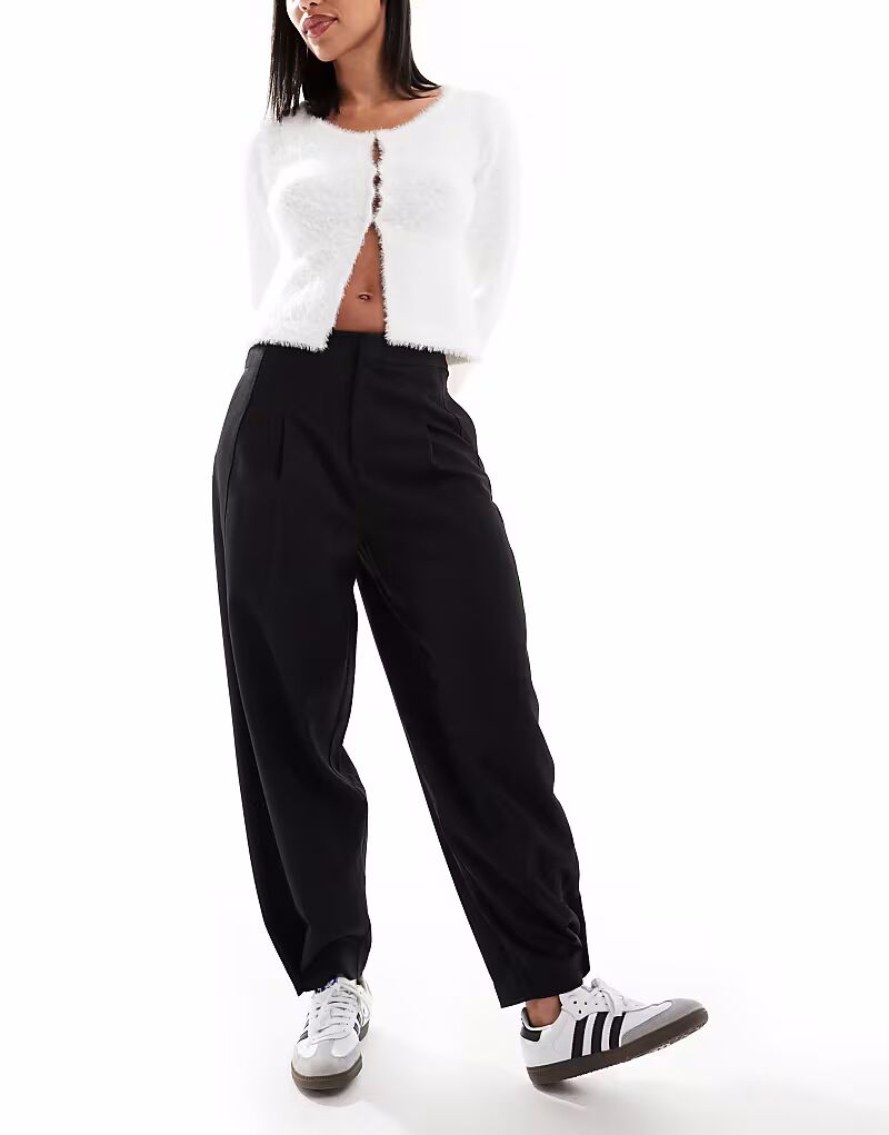 Брюки-бочонки ASOS DESIGN с пуговицами на подоле, черного цвета
Брюки-бочонки ASOS DESIGN с пуговицами на подоле, черного цвета