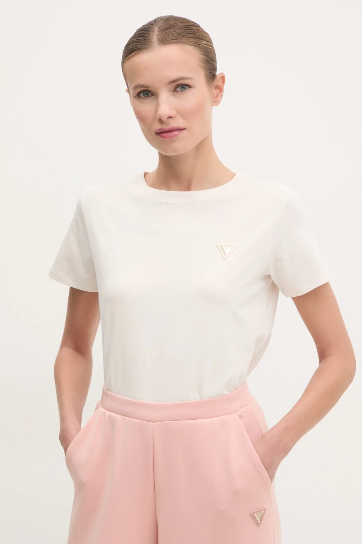 КОЛЕТТА футболка Guess, бежевый
КОЛЕТТА футболка Guess, бежевый