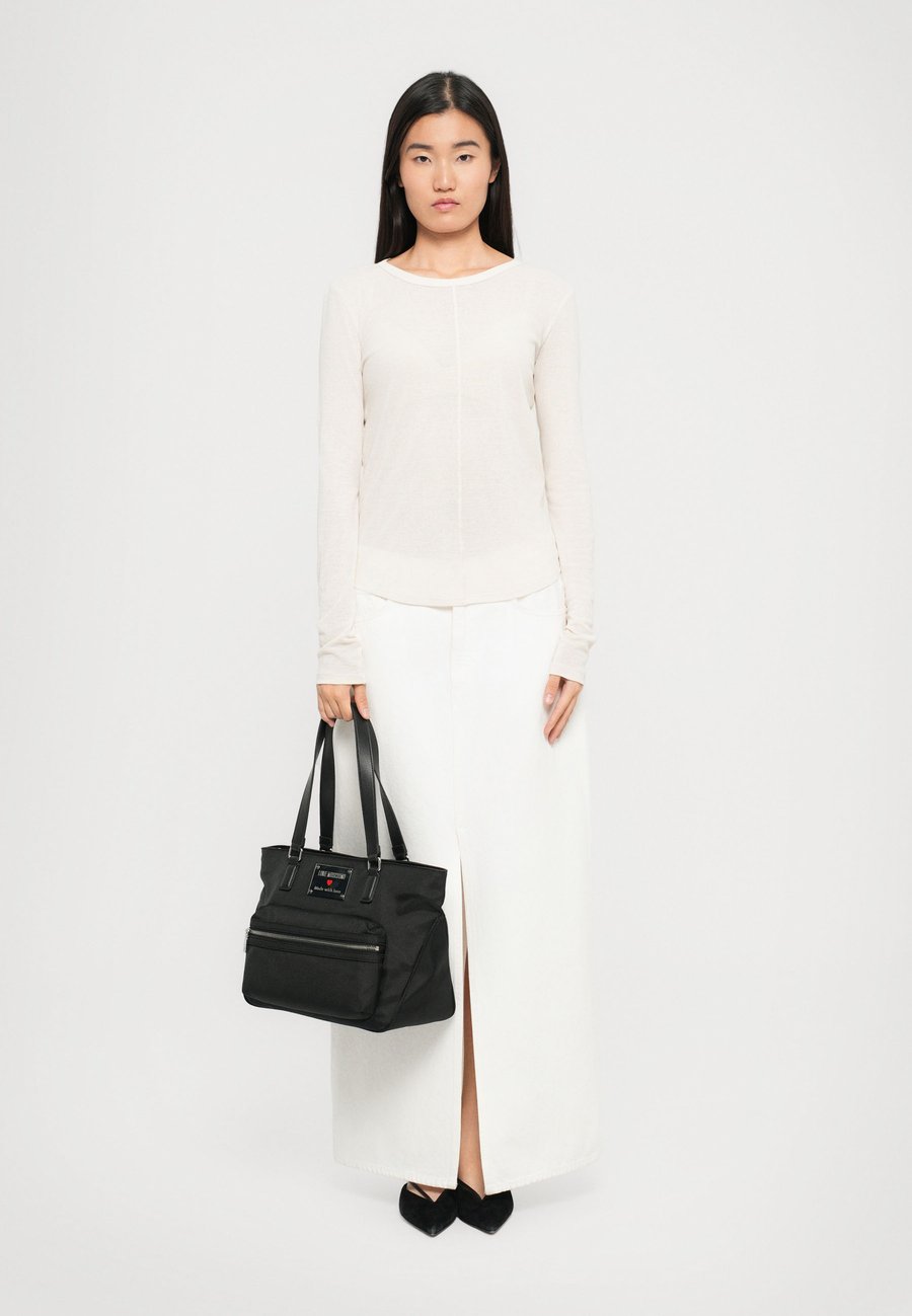 Сумка Love Moschino TRAVEL, Black
Сумка Love Moschino TRAVEL, Black