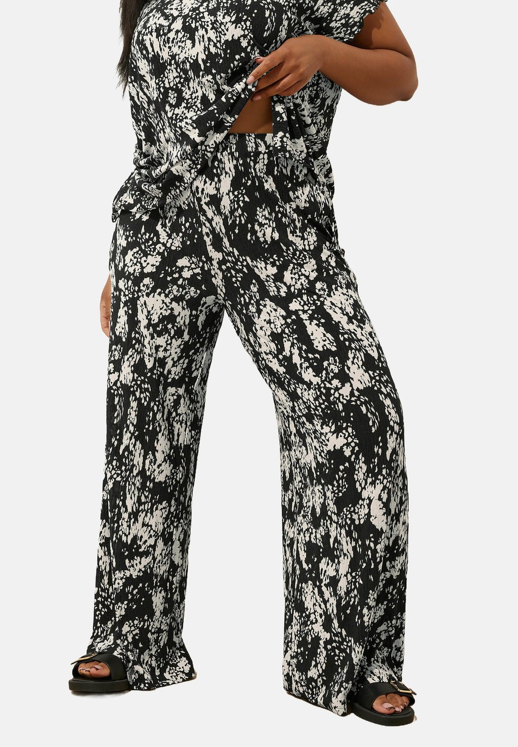 Брюки PALM PLISSE WIDE Yours Clothing, антрацит 
Брюки PALM PLISSE WIDE Yours Clothing, антрацит