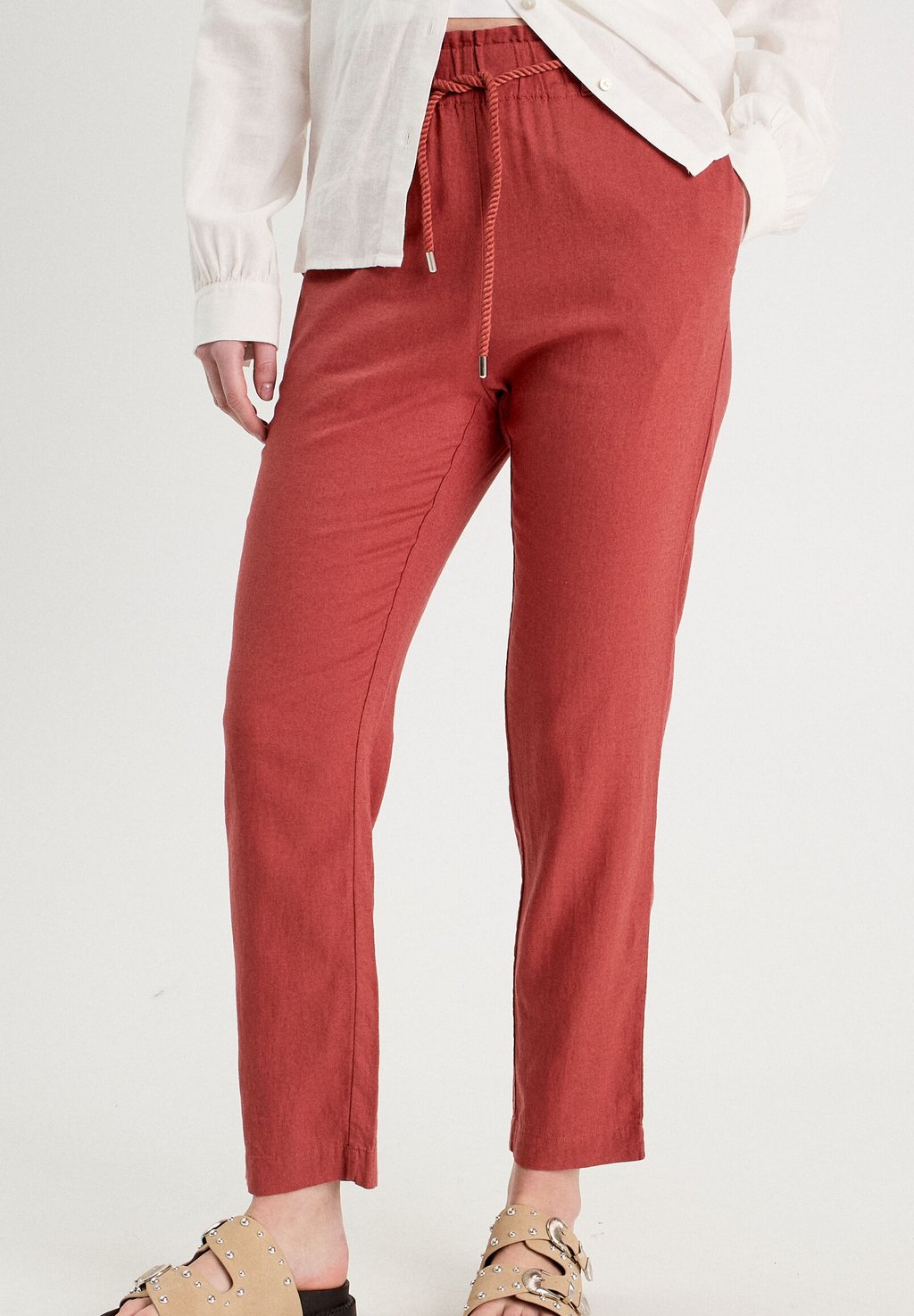 Брюки GERADE GESCHNITTENE FLIESSENDE Cache Cache, цвет Vieux Rose
Брюки GERADE GESCHNITTENE FLIESSENDE Cache Cache, цвет Vieux Rose