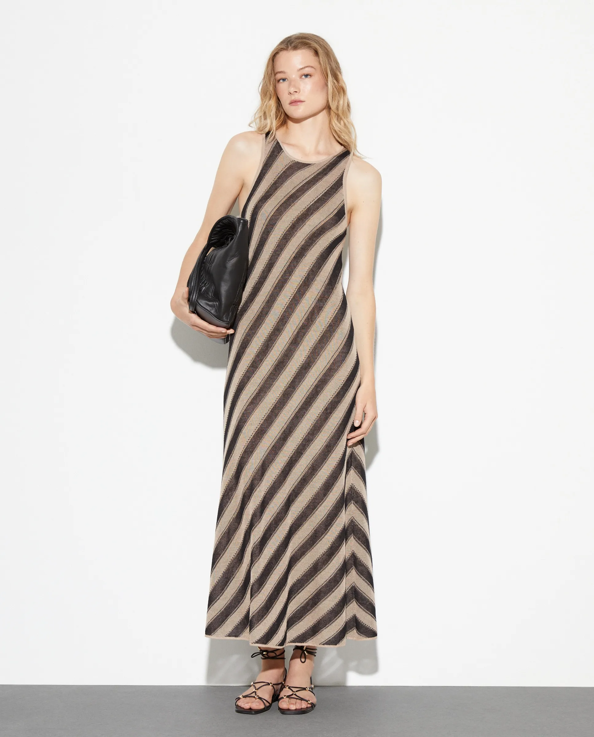 Женское длинное платье без рукавов Woman El Corte Inglés, коричневый
Женское длинное платье без рукавов Woman El Corte Inglés, коричневый