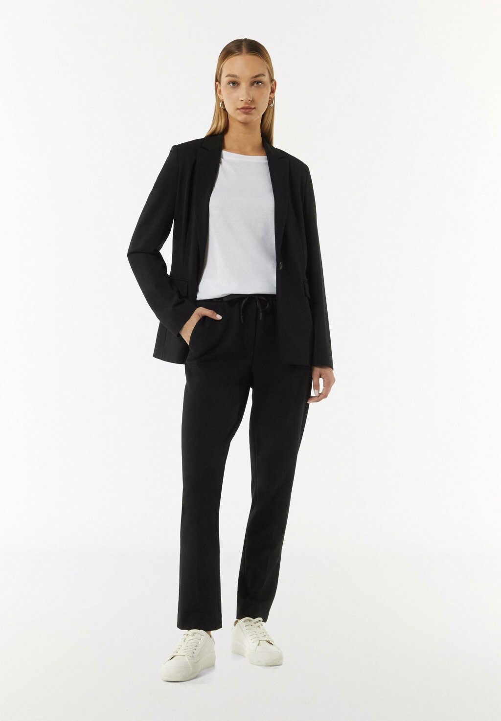 Блейзер MIT REVERSKRAGEN comma casual identity, черный
Блейзер MIT REVERSKRAGEN comma casual identity, черный