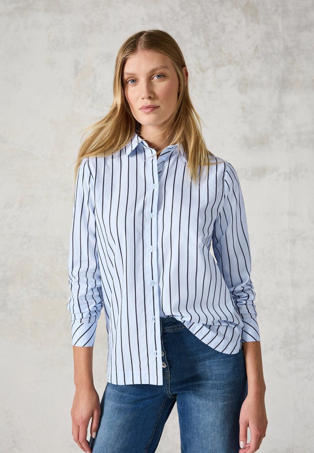 Блузка на пуговицах GESTREIFTE Cecil, светло-голубой 
Блузка на пуговицах GESTREIFTE Cecil, светло-голубой