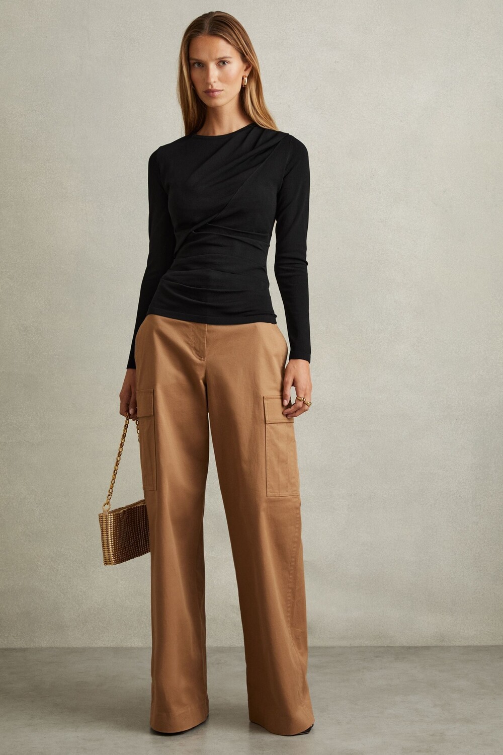 Верх с драпировкой спереди и сборками Reiss, черный 
Верх с драпировкой спереди и сборками Reiss, черный