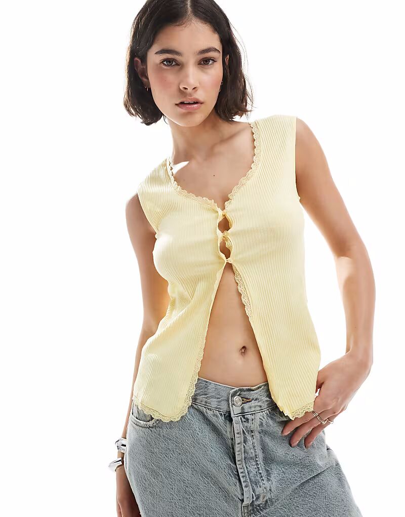 Топ без рукавов с кружевной отделкой в рубчик и пуговицами спереди цвета бледно-бананового цвета Pieces
Топ без рукавов с кружевной отделкой в рубчик и пуговицами спереди цвета бледно-бананового цвета Pieces