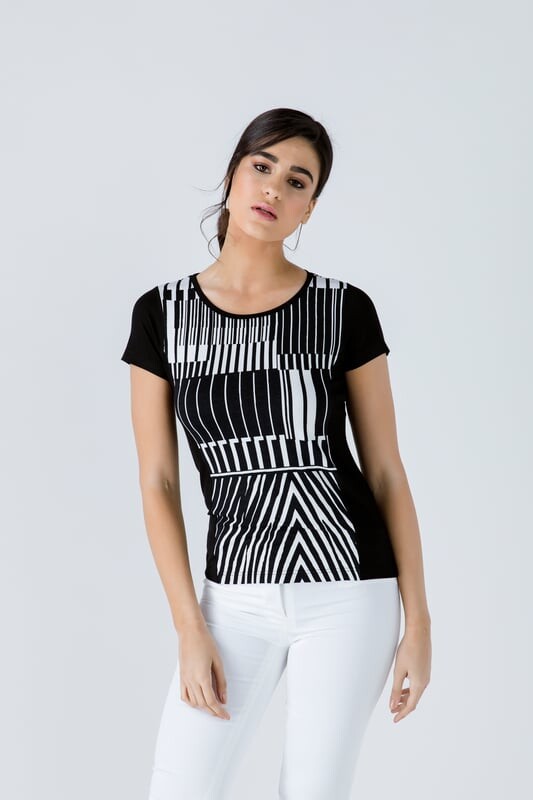 Топ с короткими рукавами и принтом Conquista, черный
Топ с короткими рукавами и принтом Conquista, черный