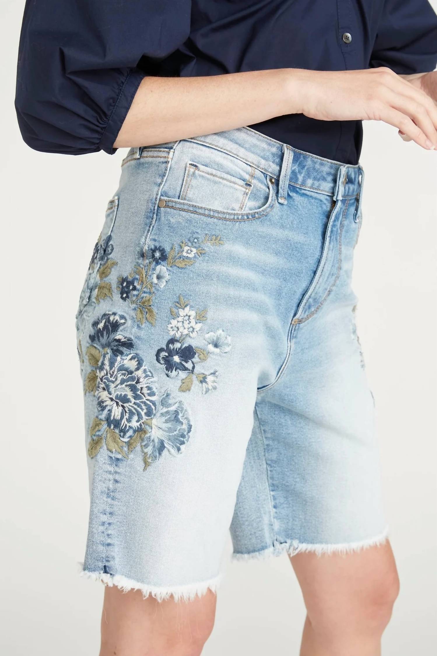 Короткие шорты Driftwood Bermuda Belle Fleur светло-коричневого цвета
Короткие шорты Driftwood Bermuda Belle Fleur светло-коричневого цвета