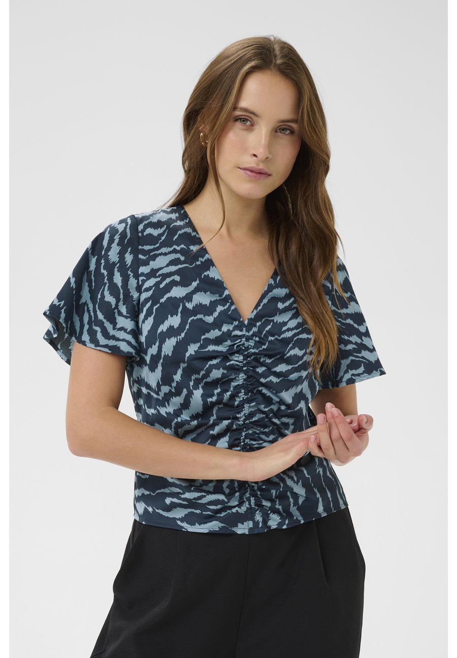 Блуза Saint Tropez Blouse, Pageant Blue Shifted Strokes/Blue
Блуза Saint Tropez Blouse, Pageant Blue Shifted Strokes/Blue