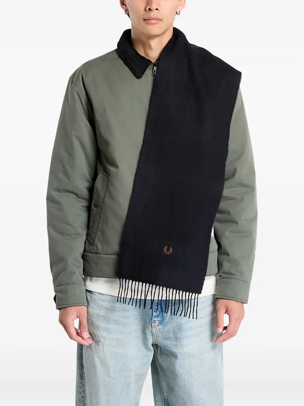 Шарф с бахромой Fred Perry, черный
Шарф с бахромой Fred Perry, черный