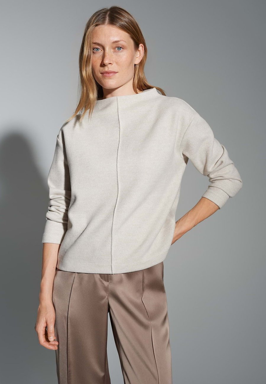 Джемпер OPUS RELAXED FIT STRAIGHT CUT, Ivory/Beige
Джемпер OPUS RELAXED FIT STRAIGHT CUT, Ivory/Beige