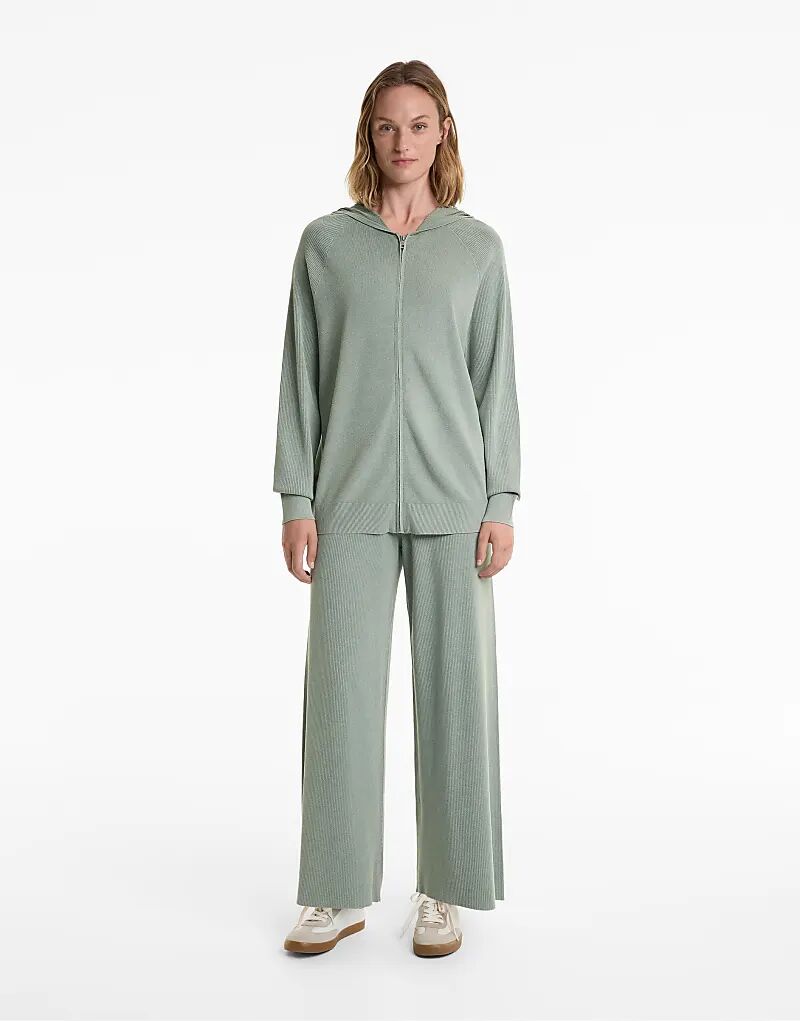 Длинная трикотажная куртка OYSHO с капюшоном сине-зеленого цвета
Длинная трикотажная куртка OYSHO с капюшоном сине-зеленого цвета