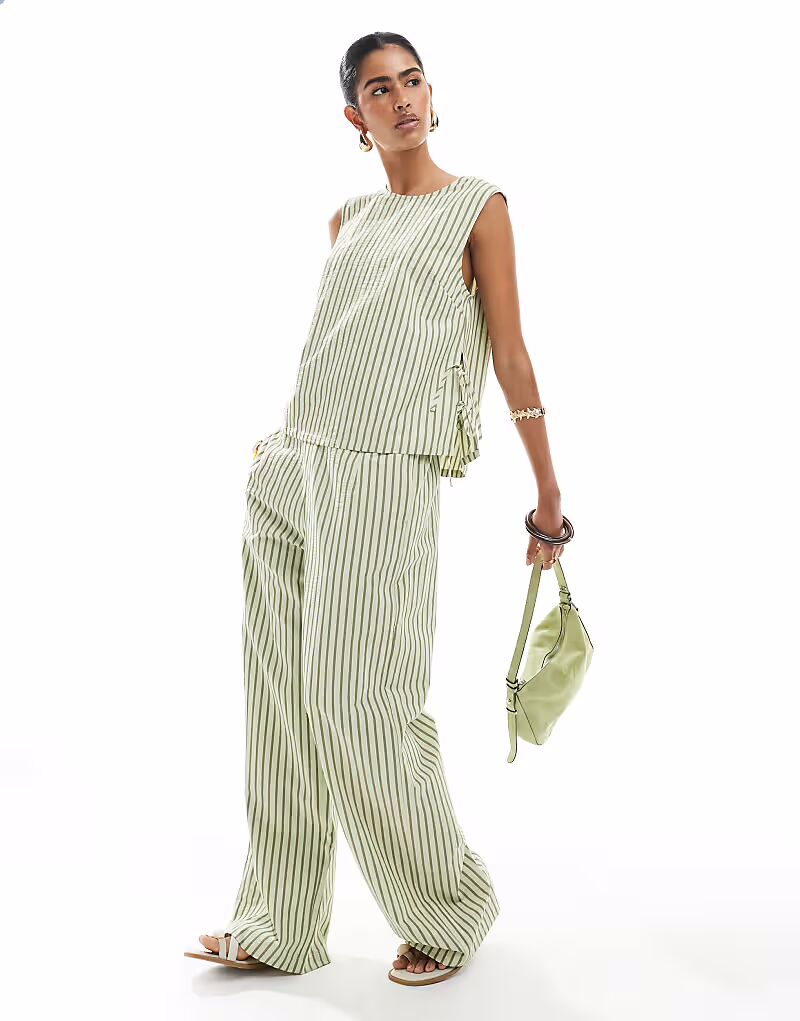 Брюки прямого кроя из сирсакера ASOS DESIGN в полоску цвета хаки
Брюки прямого кроя из сирсакера ASOS DESIGN в полоску цвета хаки