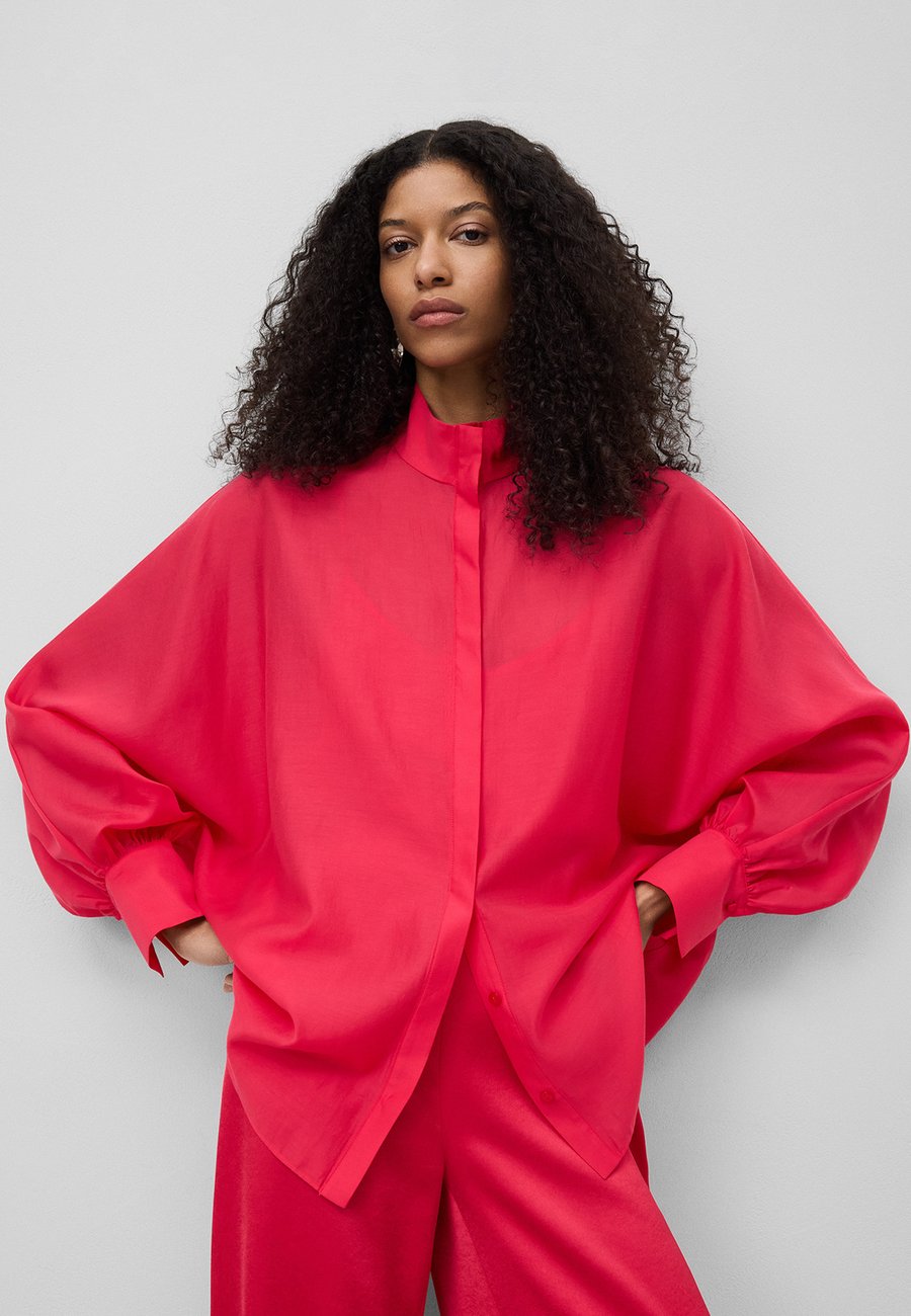 Блуза ADOLFO DOMINGUEZ OVERSIZED SEMI-SHEER , Fuchsia/Pink
Блуза ADOLFO DOMINGUEZ OVERSIZED SEMI-SHEER , Fuchsia/Pink