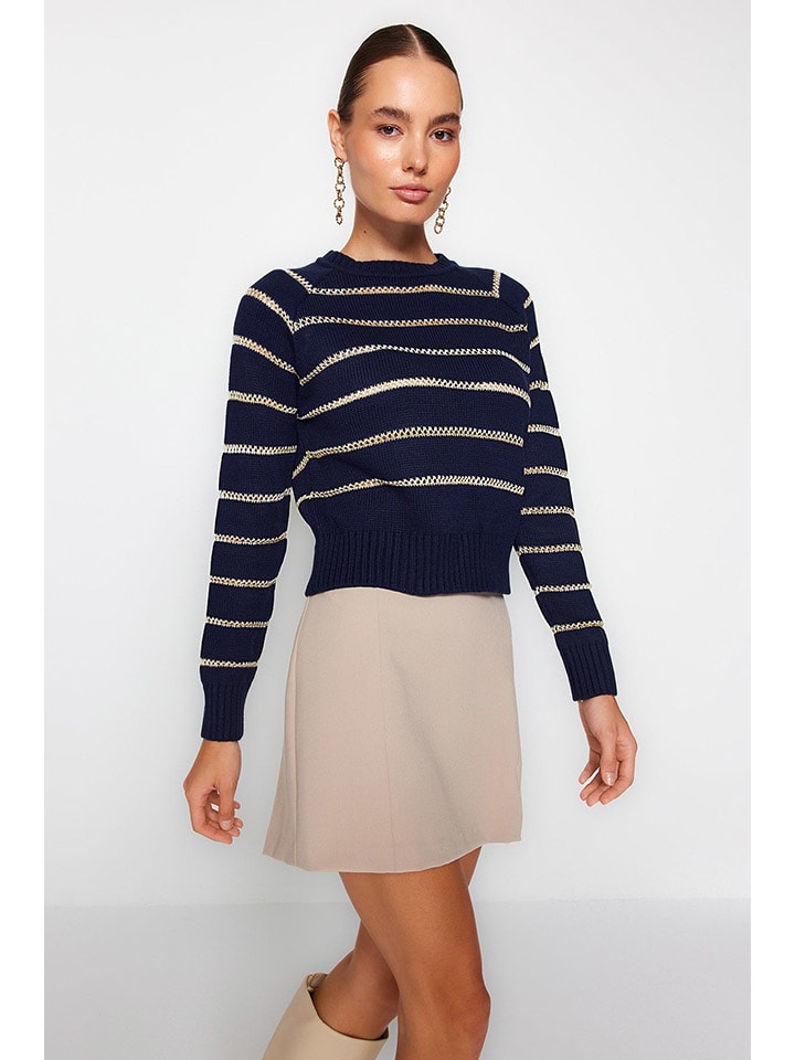 Свитер trendyol
Свитер trendyol