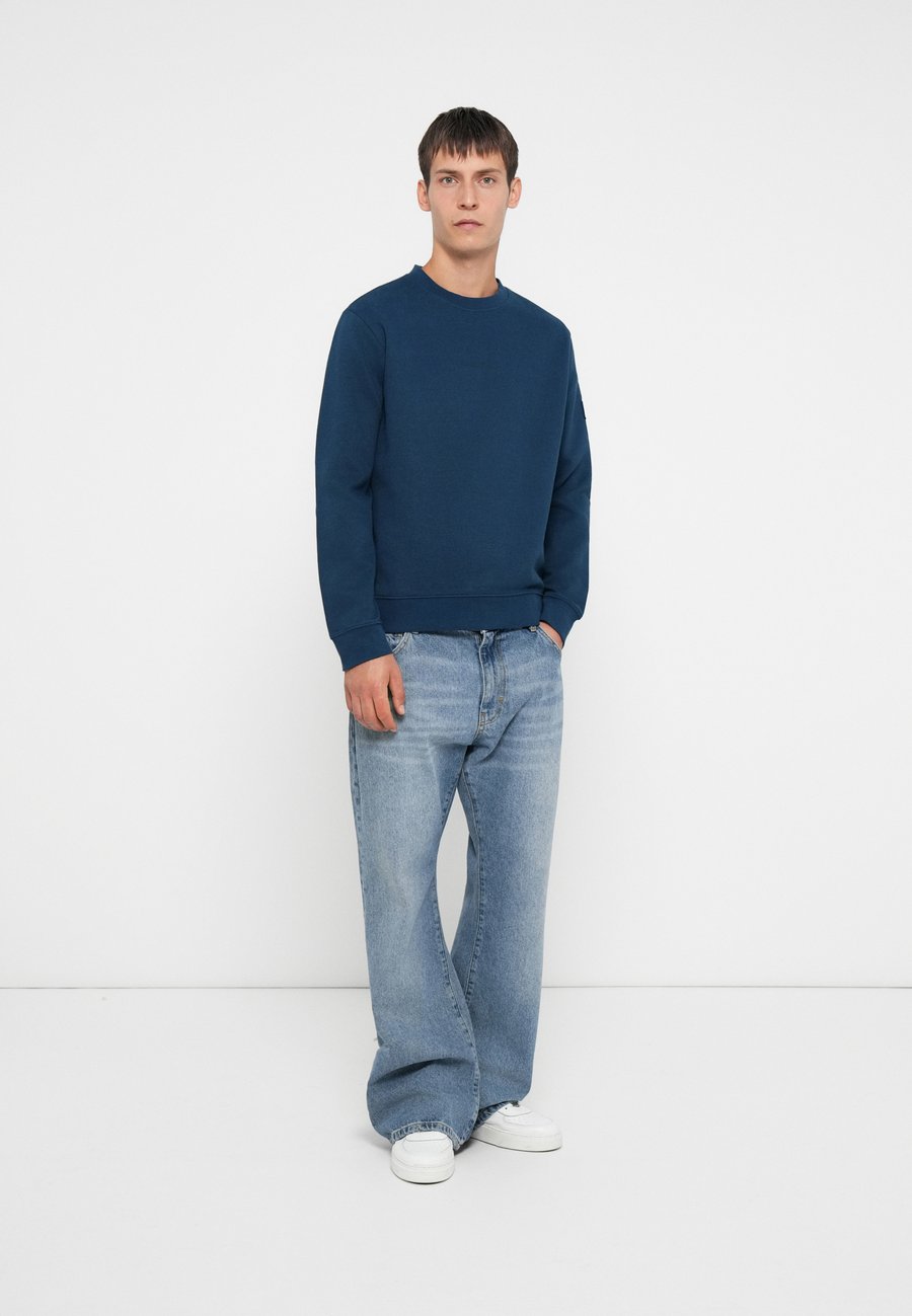 Толстовка Jack & Jones JCOPOINT BADGE CREW NECK 2 PACK, White/Titan/White
Толстовка Jack & Jones JCOPOINT BADGE CREW NECK 2 PACK, White/Titan/White