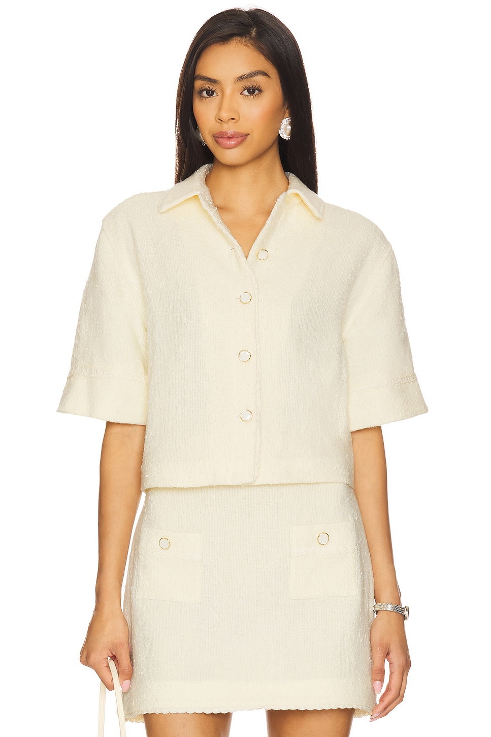 Короткая блузка с короткими рукавами и пуговицами Khloe Simkhai, ivory
Короткая блузка с короткими рукавами и пуговицами Khloe Simkhai, ivory