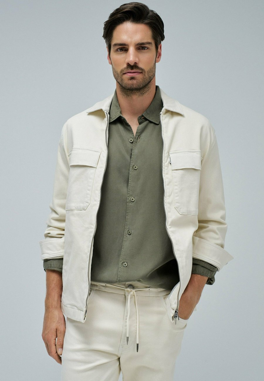 Куртка Salsa Jeans LISBOA SCHUTZHÜTTEN REGULAR, Beige
Куртка Salsa Jeans LISBOA SCHUTZHÜTTEN REGULAR, Beige