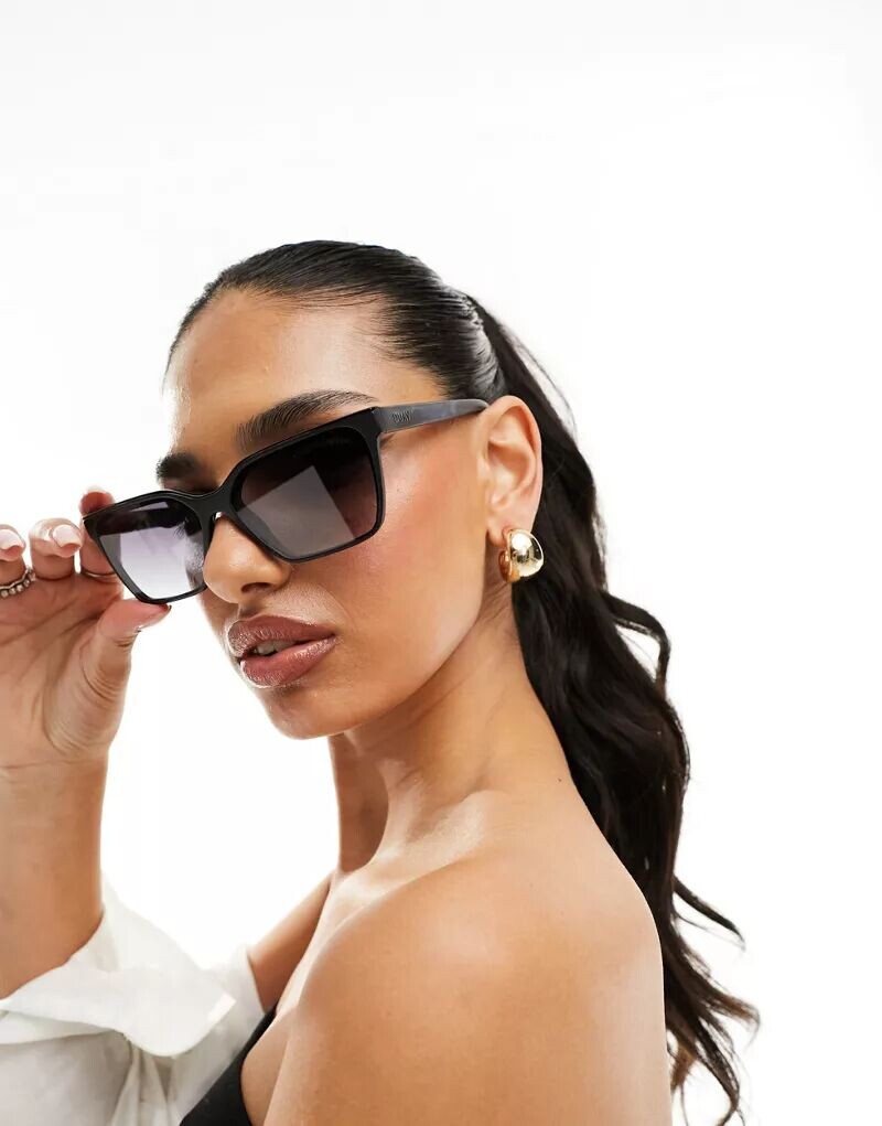 Матово-черные солнцезащитные очки прямоугольной формы с верхней полкой Quay Quay Australia
Матово-черные солнцезащитные очки прямоугольной формы с верхней полкой Quay Quay Australia