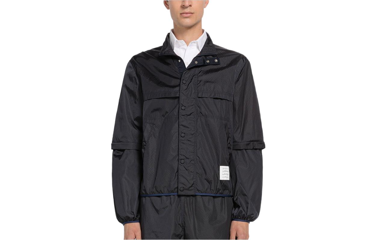 THOM BROWNE Куртка с высоким воротником и съемными рукавами, Marine Blue
THOM BROWNE Куртка с высоким воротником и съемными рукавами, Marine Blue