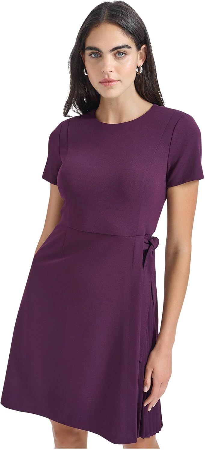 Calvin Klein Женская плиссированное платье с коротким рукавом, Aubergine
Calvin Klein Женская плиссированное платье с коротким рукавом, Aubergine