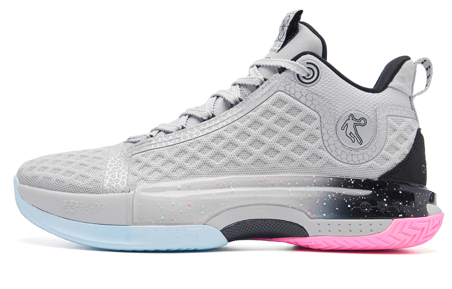 QIAODAN Баскетбольные кроссовки Battle Of The 7th мужские, средней высоты, цвет «туманный серый черный»
QIAODAN Баскетбольные кроссовки Battle Of The 7th мужские, средней высоты, цвет «туманный серый черный»