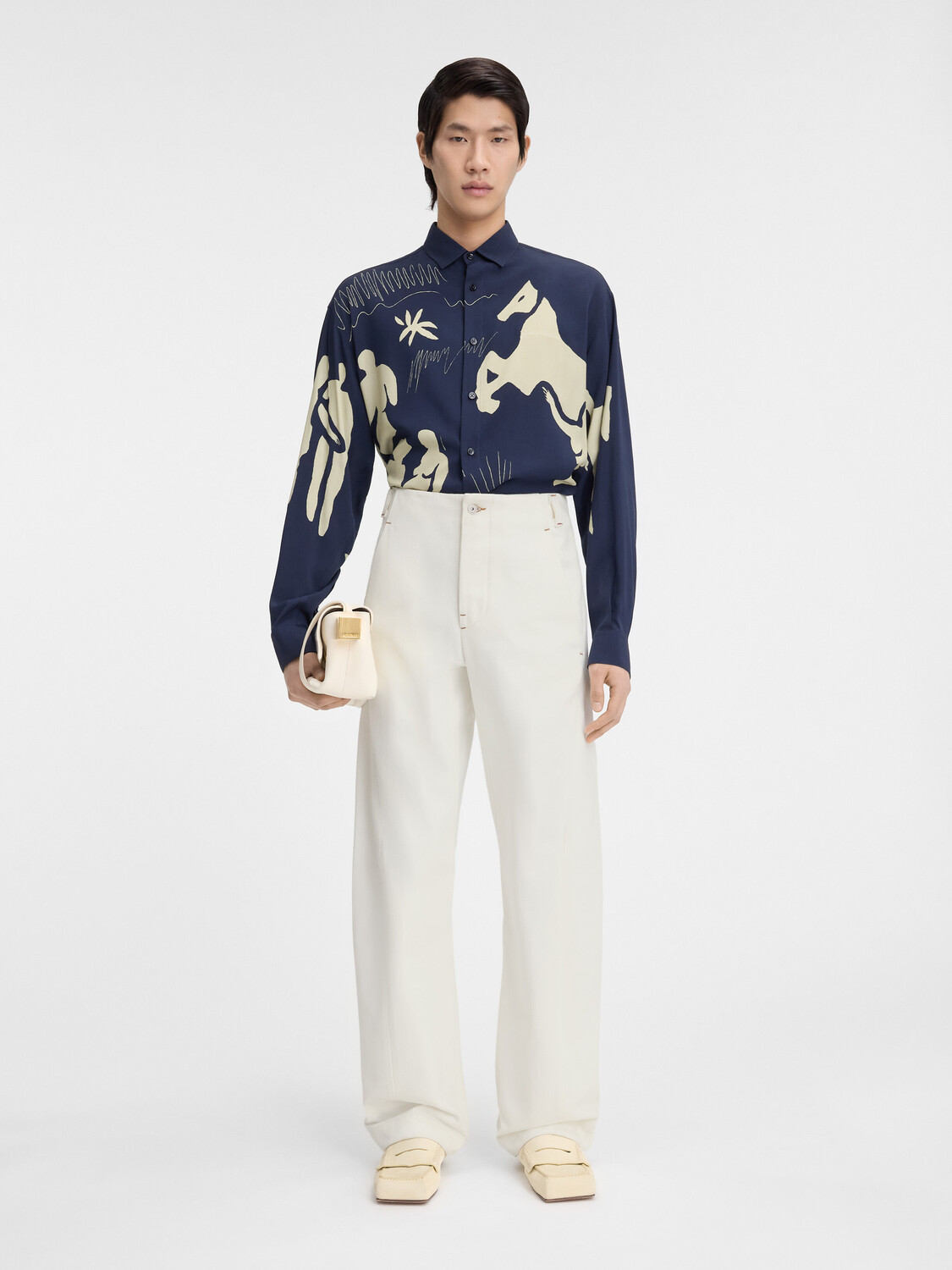 Изогнутые джинсы JACQUEMUS The Scala de-Nîmes denim pants, белый 
Изогнутые джинсы JACQUEMUS The Scala de-Nîmes denim pants, белый