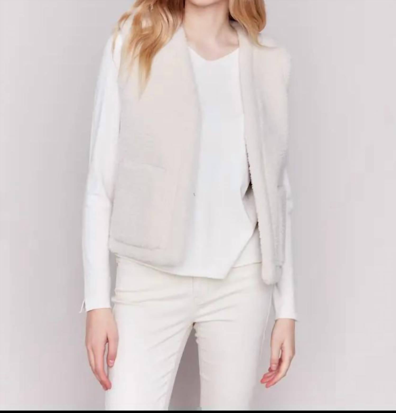 Двусторонний жилет цвета трюфеля Sherpa цвета экрю CHARLIE B, цвет ecru
Двусторонний жилет цвета трюфеля Sherpa цвета экрю CHARLIE B, цвет ecru