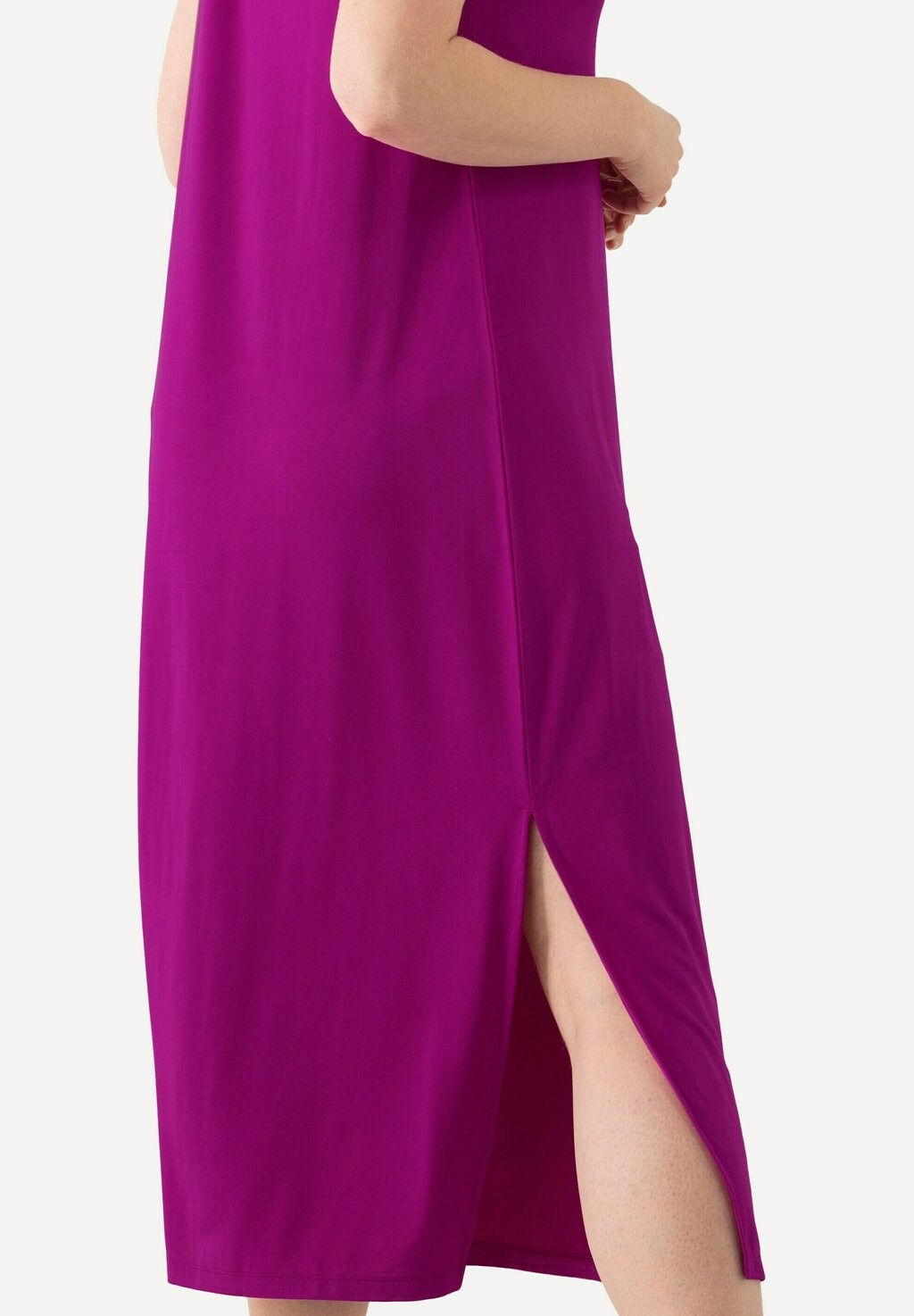 Платье из джерси MIDI EN TISSU FLUIDE LIGNE EN A COL EN V SANS MANCHES Ulla Popken, цвет Berry
Платье из джерси MIDI EN TISSU FLUIDE LIGNE EN A COL EN V SANS MANCHES Ulla Popken, цвет Berry