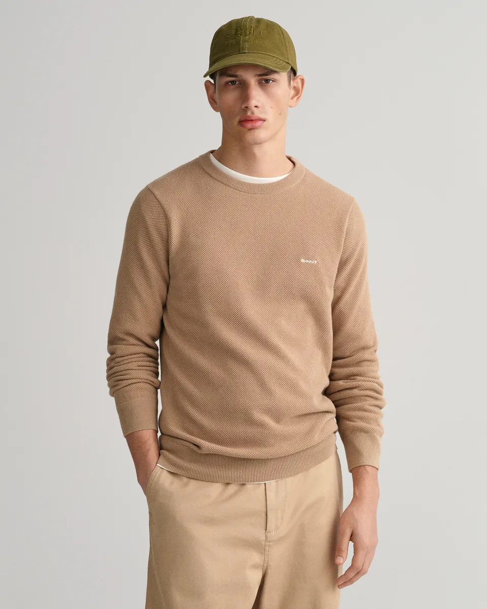 Свитер с круглым вырезом "COTTON PIQUE C-NECK" и вышитым логотипом на груди Gant, хаки
Свитер с круглым вырезом "COTTON PIQUE C-NECK" и вышитым логотипом на груди Gant, хаки