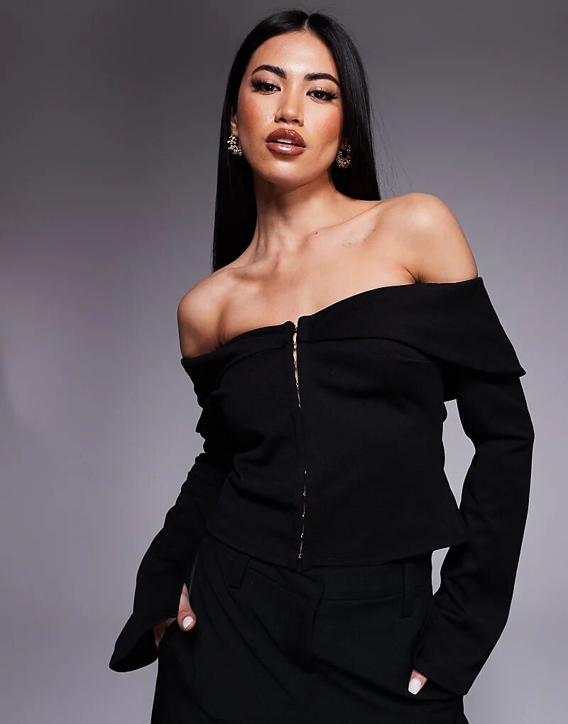 Структурированный топ ASOS DESIGN с отворотом и застежкой-молнией на крючки спереди, черный цвет
Структурированный топ ASOS DESIGN с отворотом и застежкой-молнией на крючки спереди, черный цвет