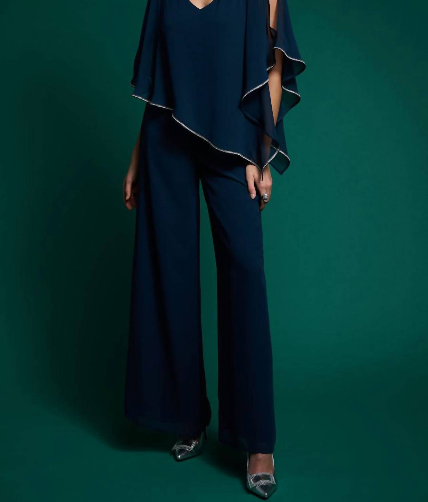 Шифоновая туника с отделкой из страз 3920 - Ночной закат Joseph Ribkoff, 3920 - Nightfall
Шифоновая туника с отделкой из страз 3920 - Ночной закат Joseph Ribkoff, 3920 - Nightfall