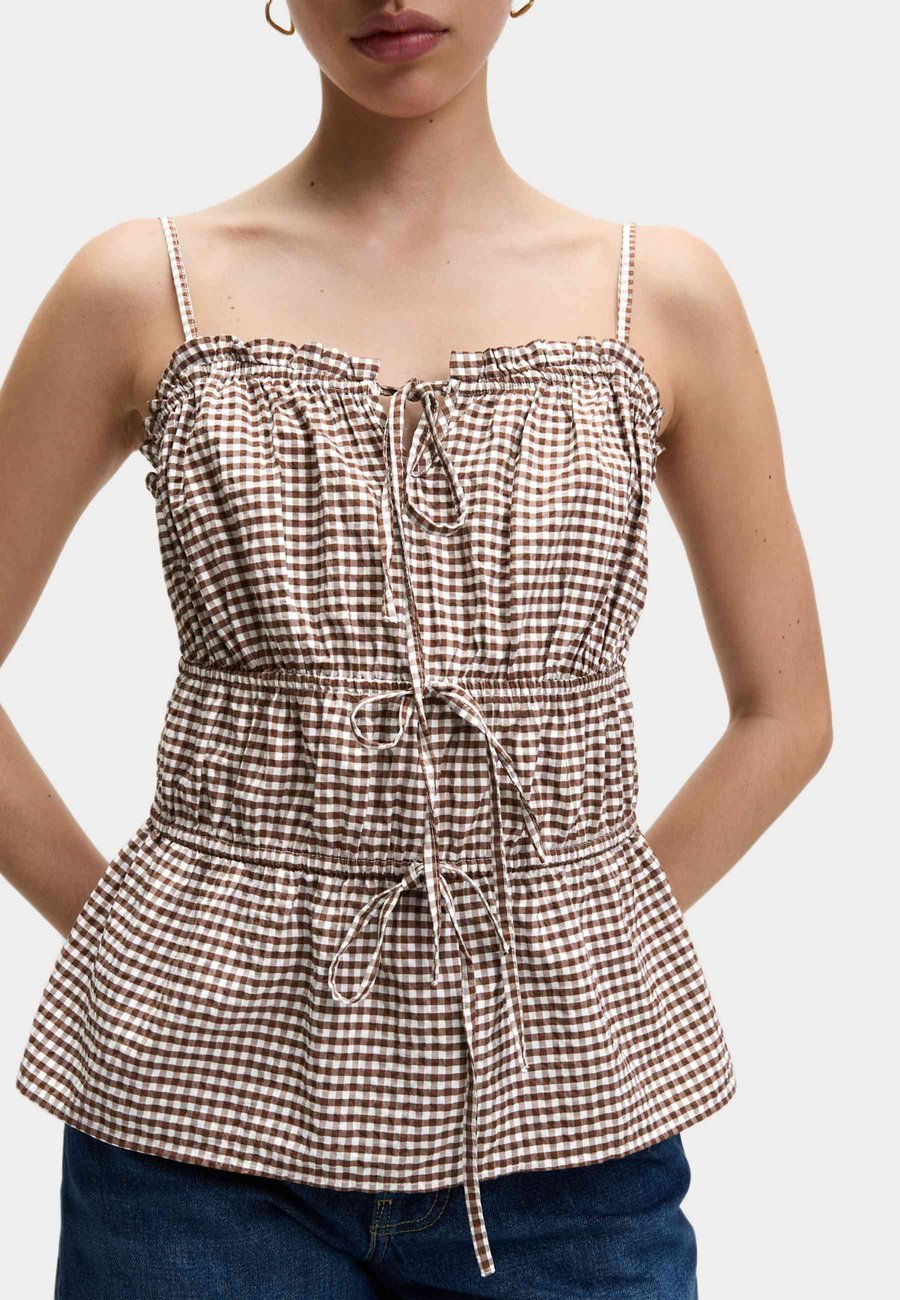 Топ Marks & Spencer RICH GINGHAM TIE FRONT, Brown Mix/Mottled Brown
Топ Marks & Spencer RICH GINGHAM TIE FRONT, Brown Mix/Mottled Brown