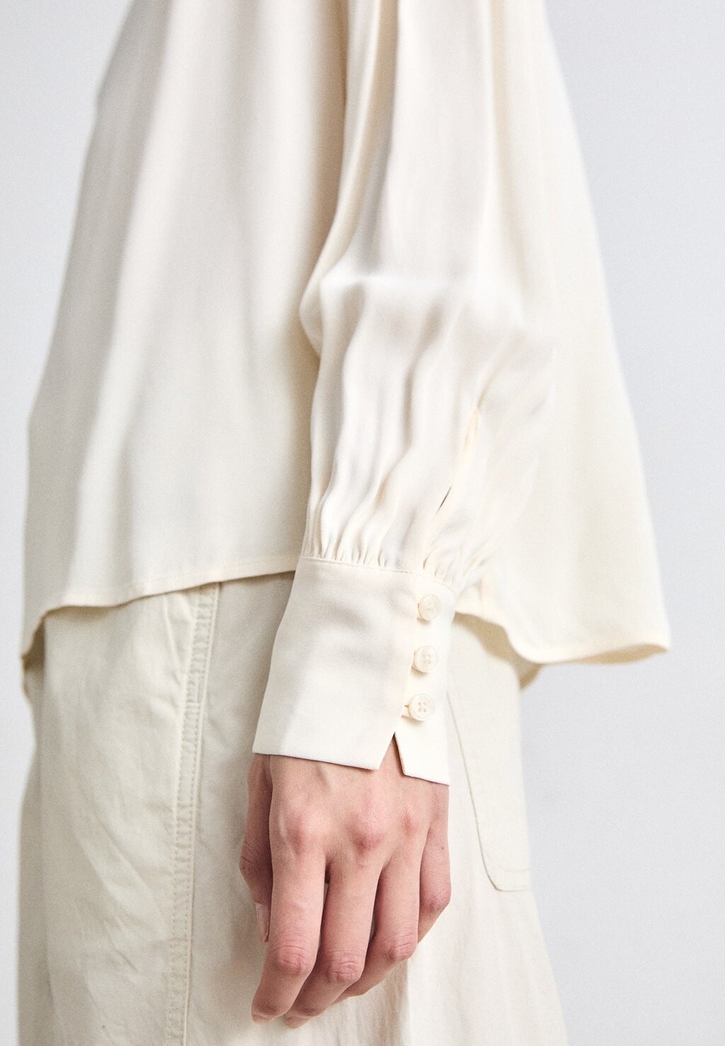 Блуза MOCK NECK BLOUSE GANT, молочный
Блуза MOCK NECK BLOUSE GANT, молочный