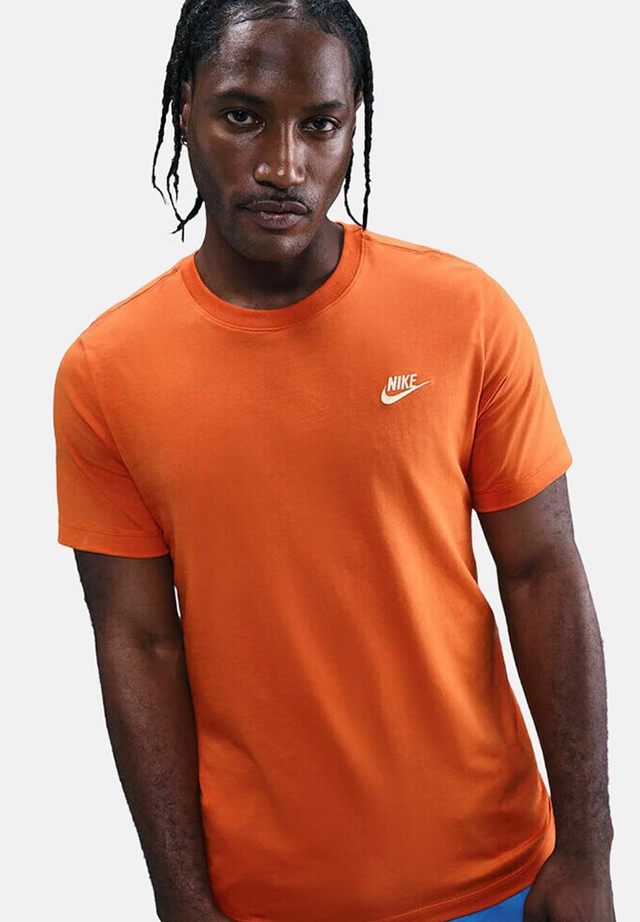 Футболка Nike Performance M NSW CLUB TEE, Campfire Orange/Orange
Футболка Nike Performance M NSW CLUB TEE, Campfire Orange/Orange