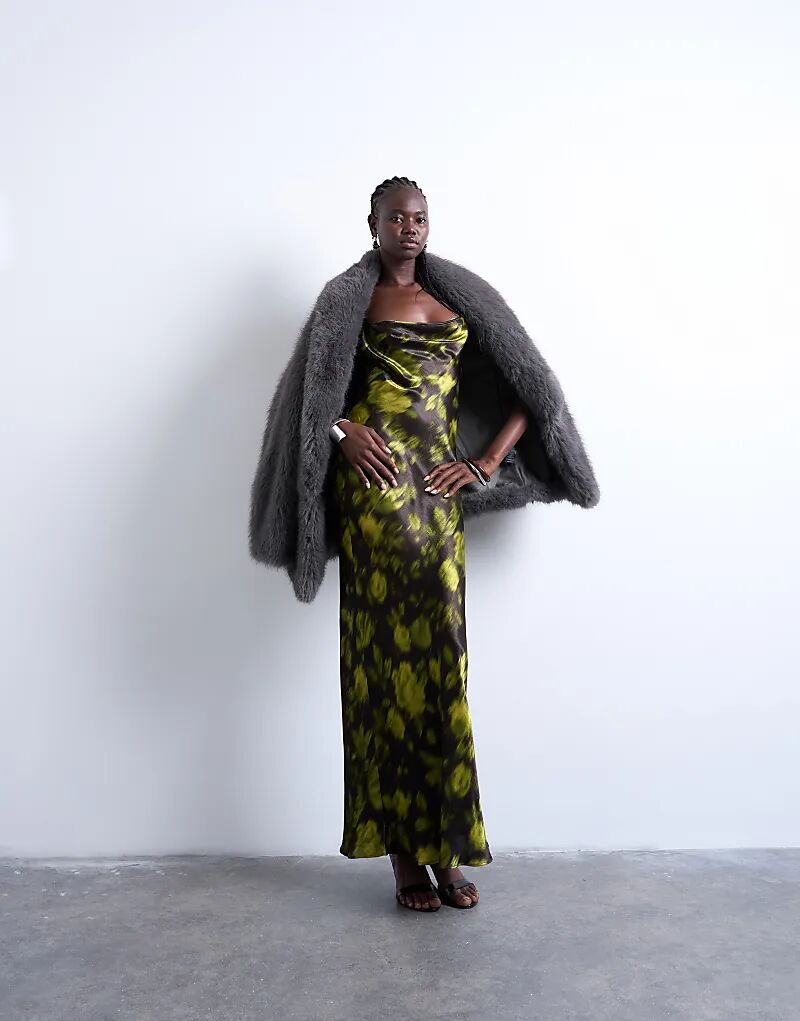 Платье-комбинация макси Topshop с капюшоном и цветочным принтом в стиле гранж
Платье-комбинация макси Topshop с капюшоном и цветочным принтом в стиле гранж