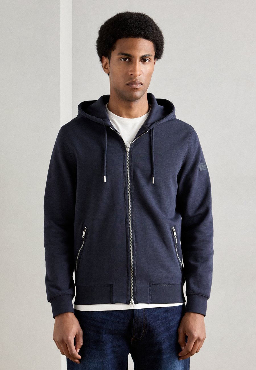 Толстовка Marc O'Polo HOOD LONG SLEEVE, Dark Navy/Dark Blue, Синий, Толстовка Marc O'Polo HOOD LONG SLEEVE, Dark Navy/Dark Blue
Толстовка Marc O'Polo HOOD LONG SLEEVE, Dark Navy/Dark Blue, Синий, Толстовка Marc O'Polo HOOD LONG SLEEVE, Dark Navy/Dark Blue