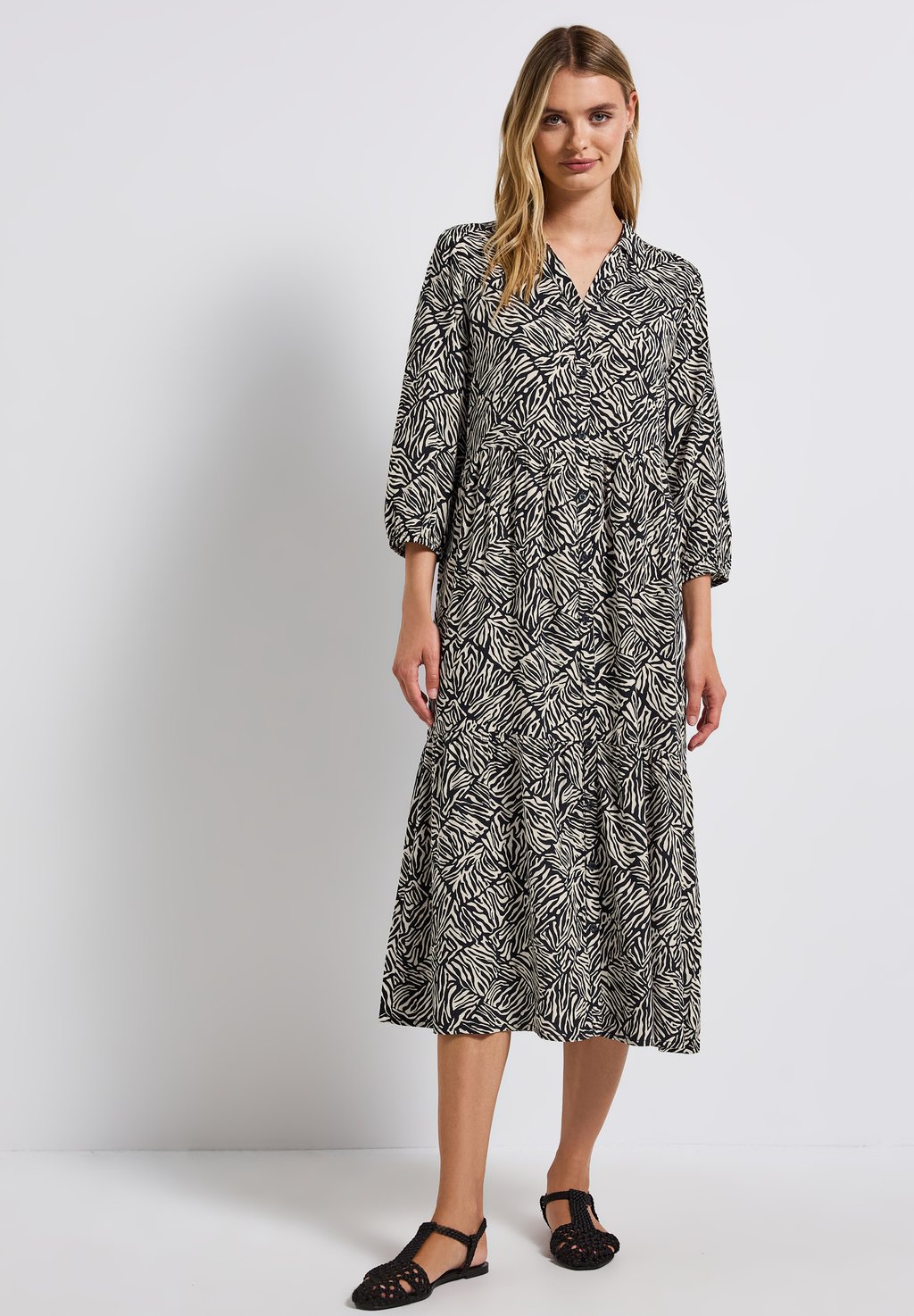 Платье-рубашка Street One, металлик зеленый
Платье-рубашка Street One, металлик зеленый