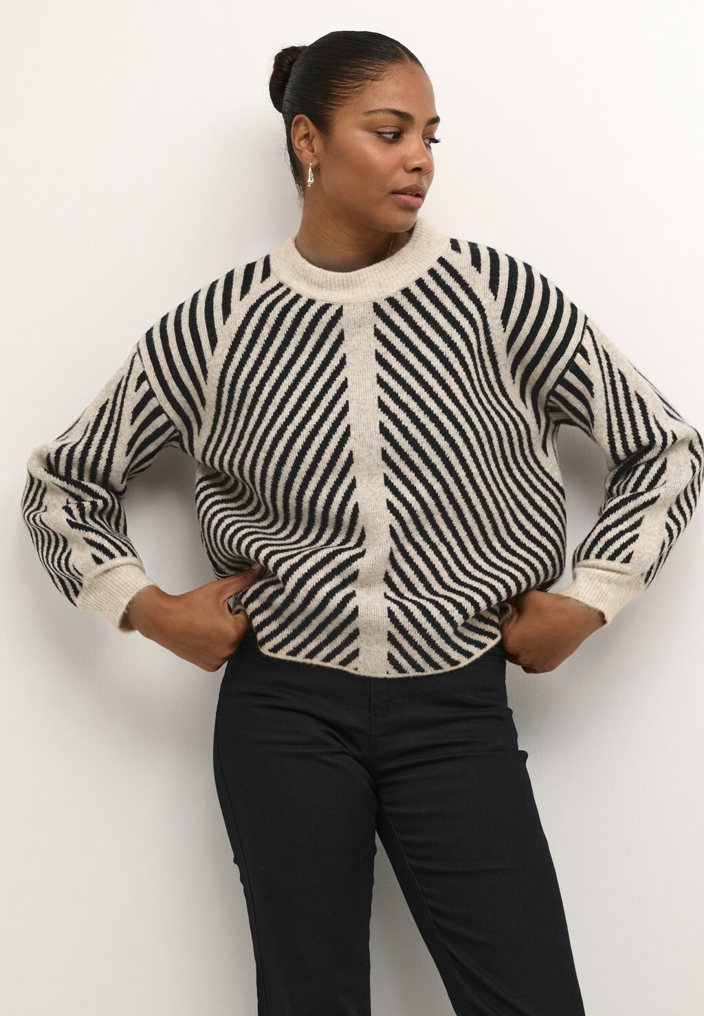 Свитшот Kaffe КАВЕРА, цвет beige melange black
Свитшот Kaffe КАВЕРА, цвет beige melange black