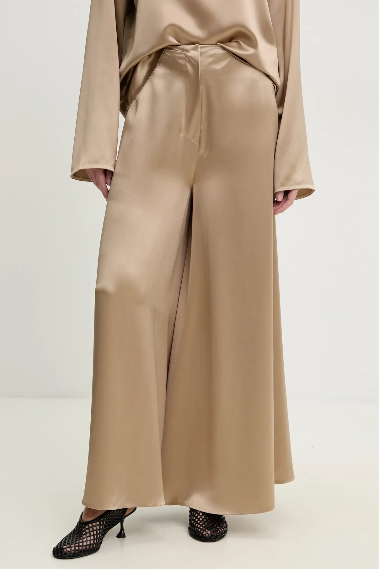 Брюки ZANIAH Nanushka, бежевый
Брюки ZANIAH Nanushka, бежевый