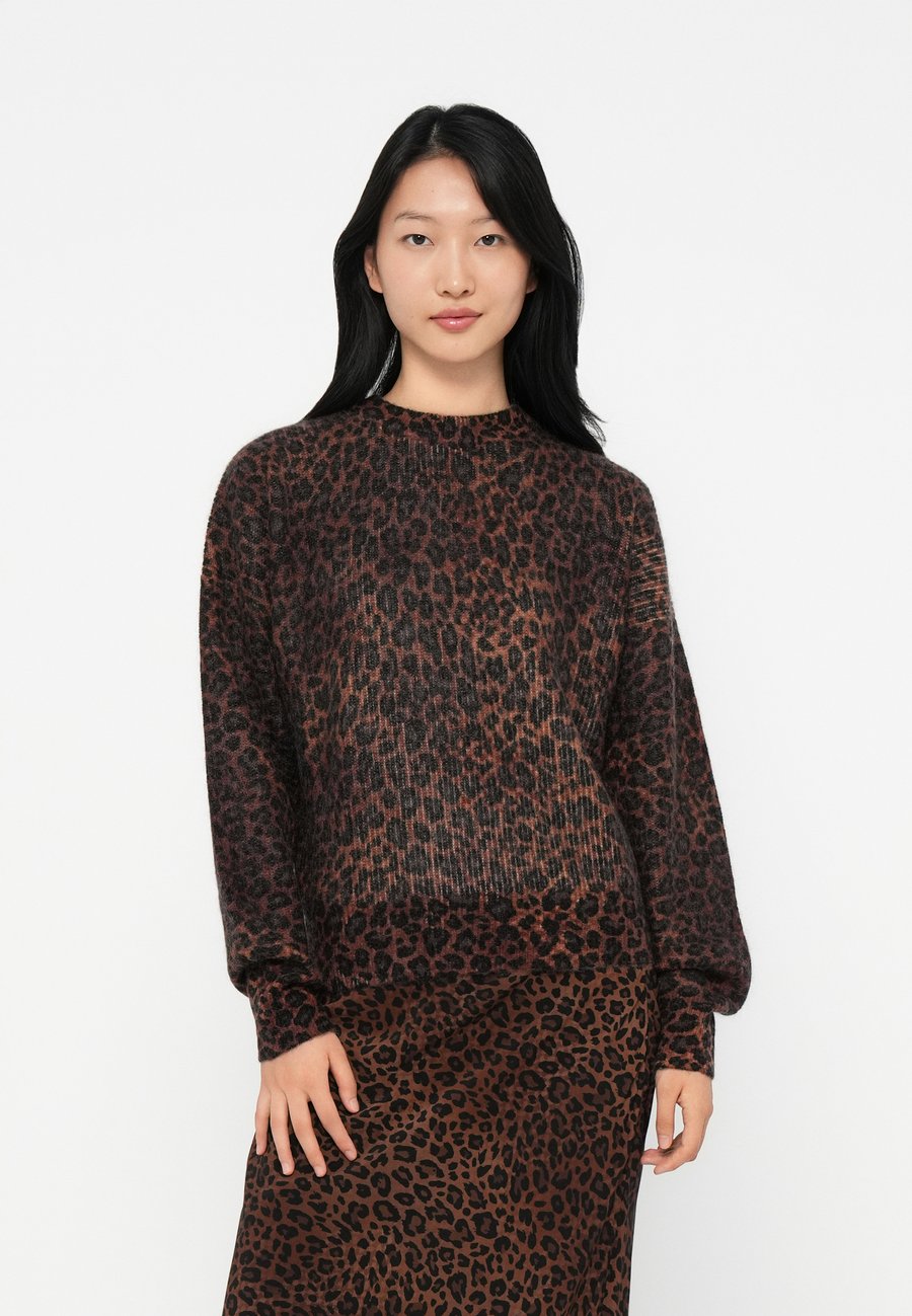 Джемпер lala Berlin KIRA BLEND LEO, Dark Brown/Multi-Coloured
Джемпер lala Berlin KIRA BLEND LEO, Dark Brown/Multi-Coloured