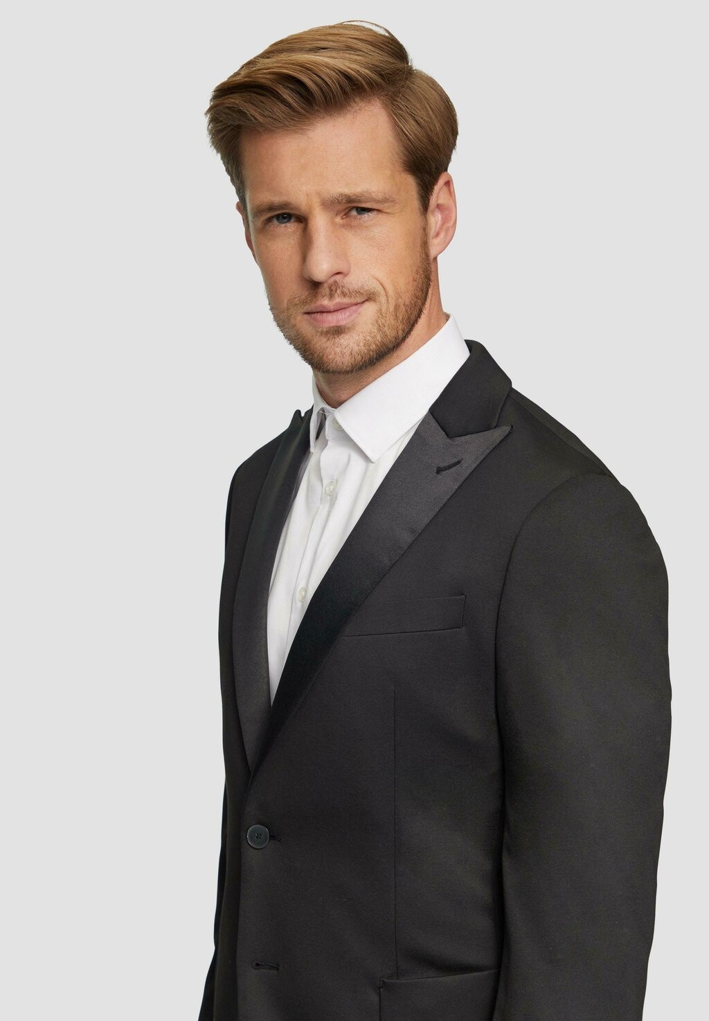 Пиджак MIT REVERSKRAGEN s.Oliver BLACK LABEL, черный
Пиджак MIT REVERSKRAGEN s.Oliver BLACK LABEL, черный