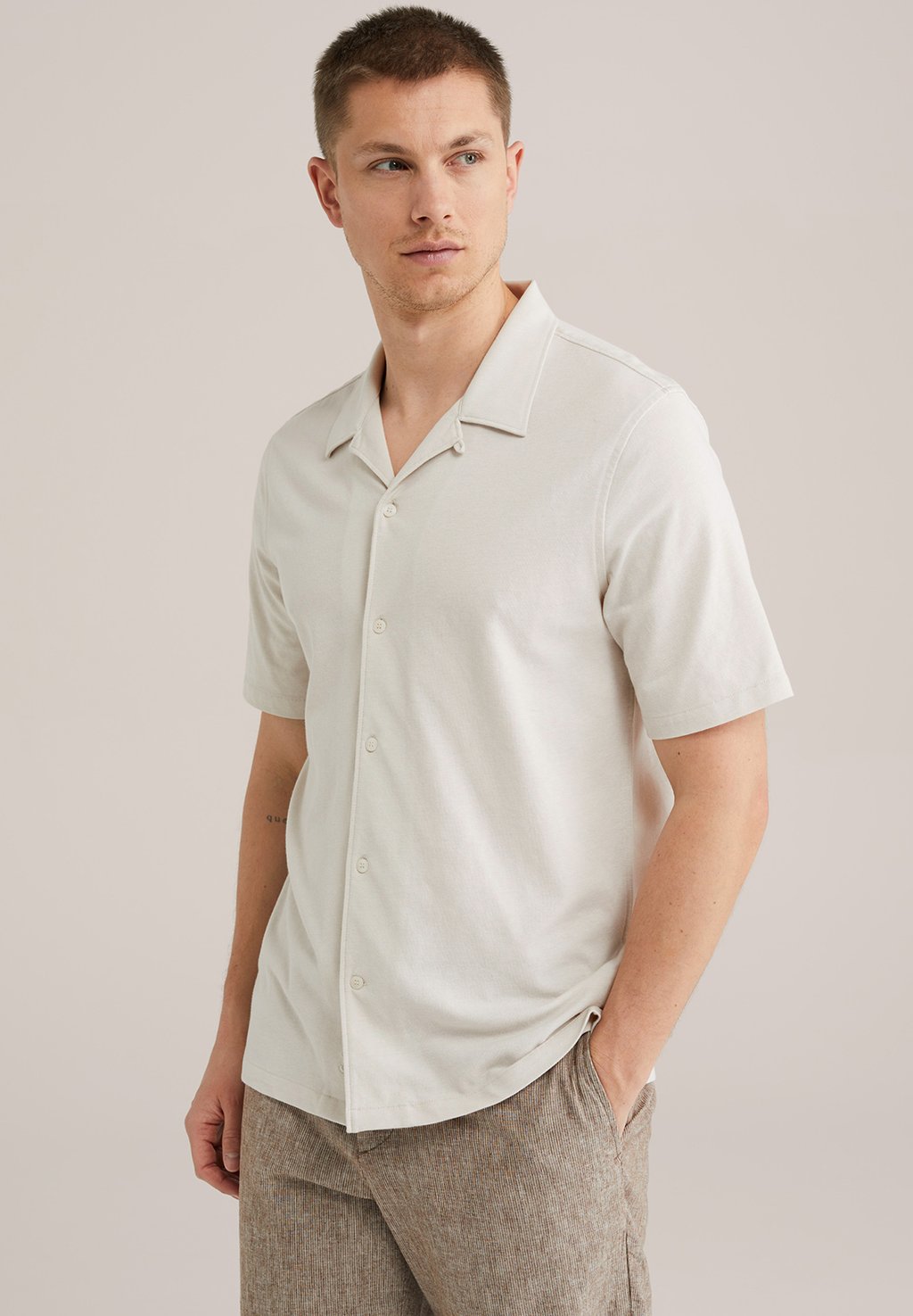 Рубашка THE KNITTED WE Fashion, бежевый
Рубашка THE KNITTED WE Fashion, бежевый