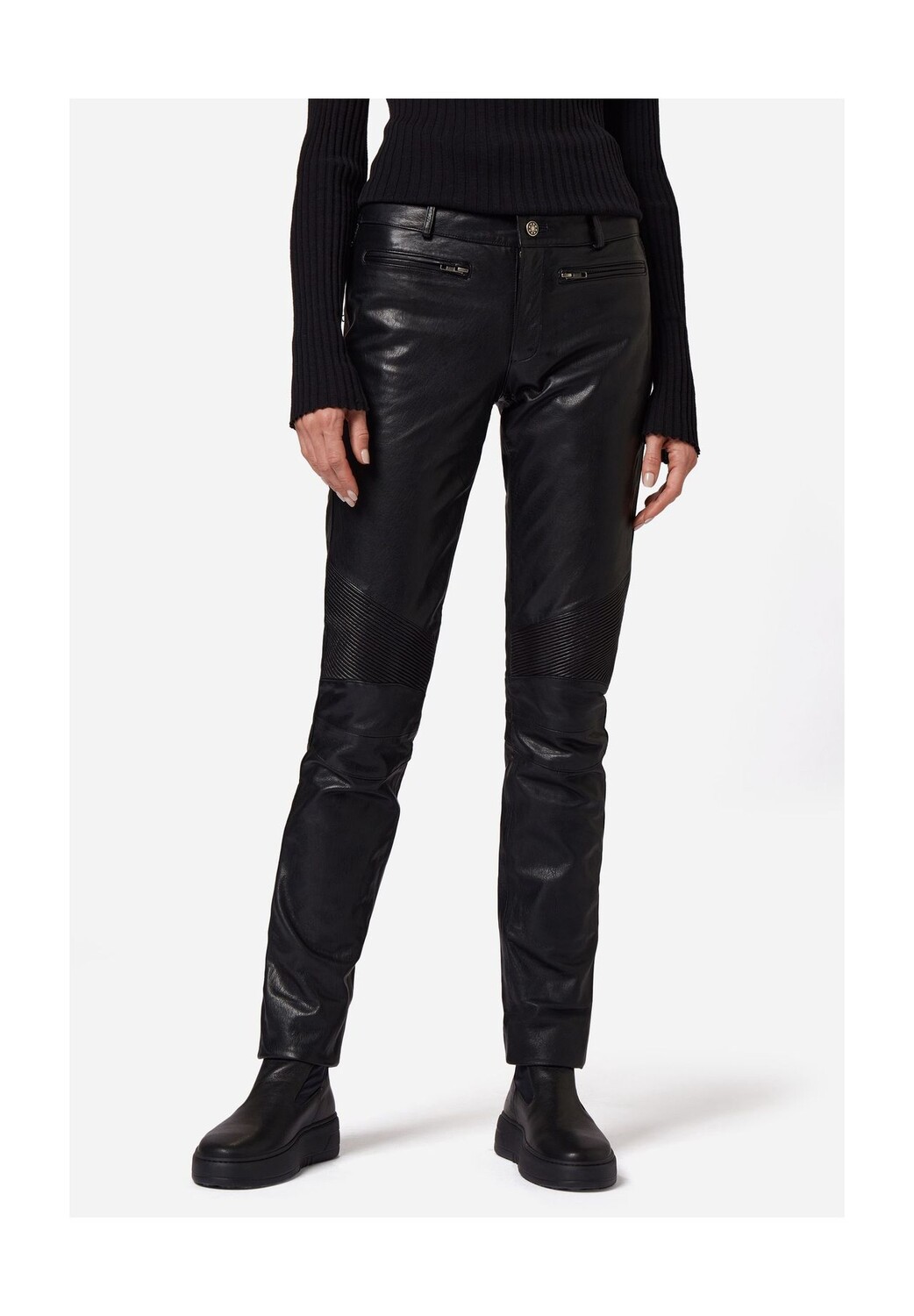 Женские кожаные брюки Donna, кожаные джинсы с заниженной талией с байкерскими элементами RICANO, черный
Женские кожаные брюки Donna, кожаные джинсы с заниженной талией с байкерскими элементами RICANO, черный